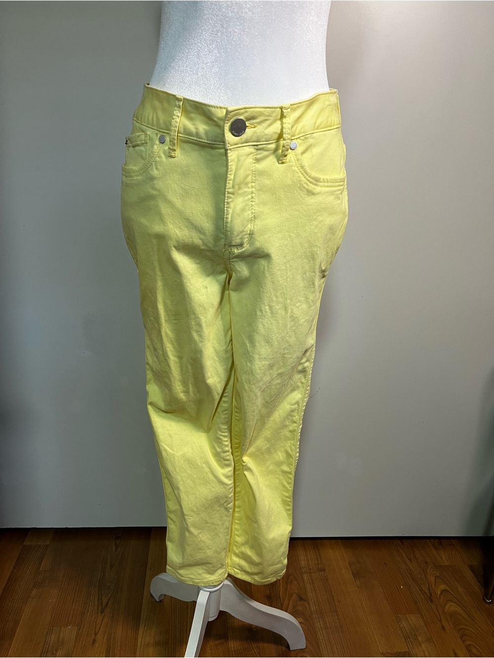 Seven7 Cropped Ankle Jeans in Lemon Yellow
